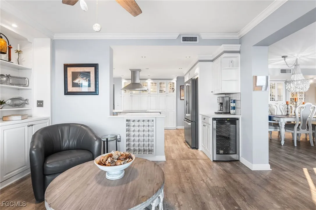 Fort Myers, Florida 33901, United States, 2 Bedrooms Bedrooms, ,2 BathroomsBathrooms,Residential,Active,241120