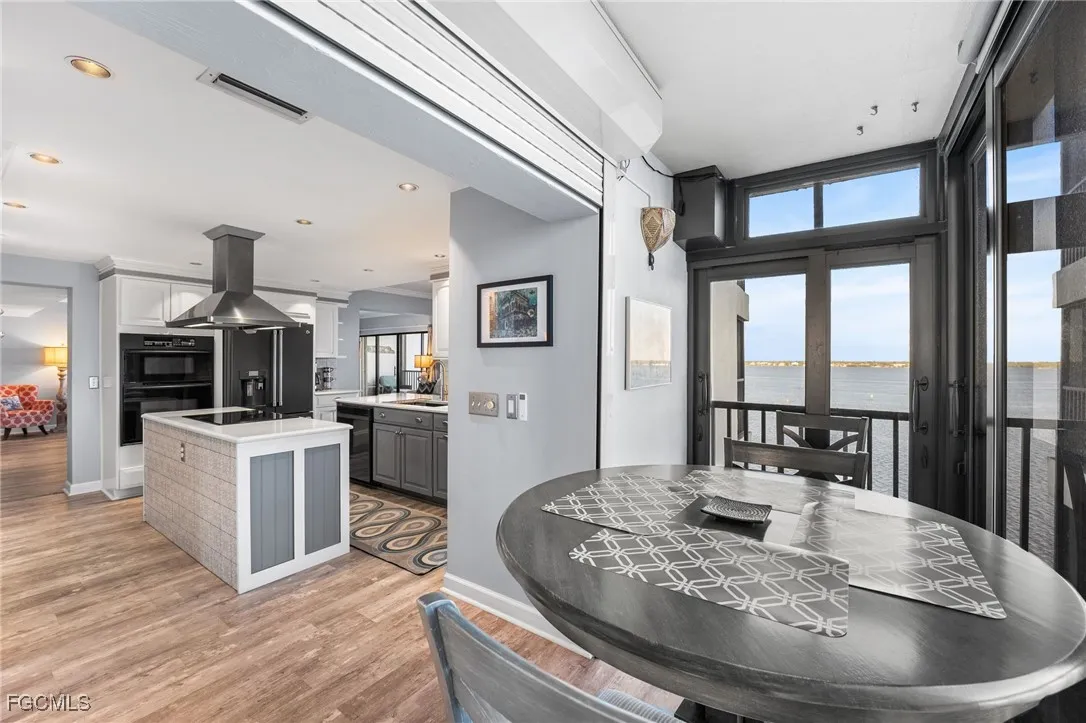 Fort Myers, Florida 33901, United States, 2 Bedrooms Bedrooms, ,2 BathroomsBathrooms,Residential,Active,241120