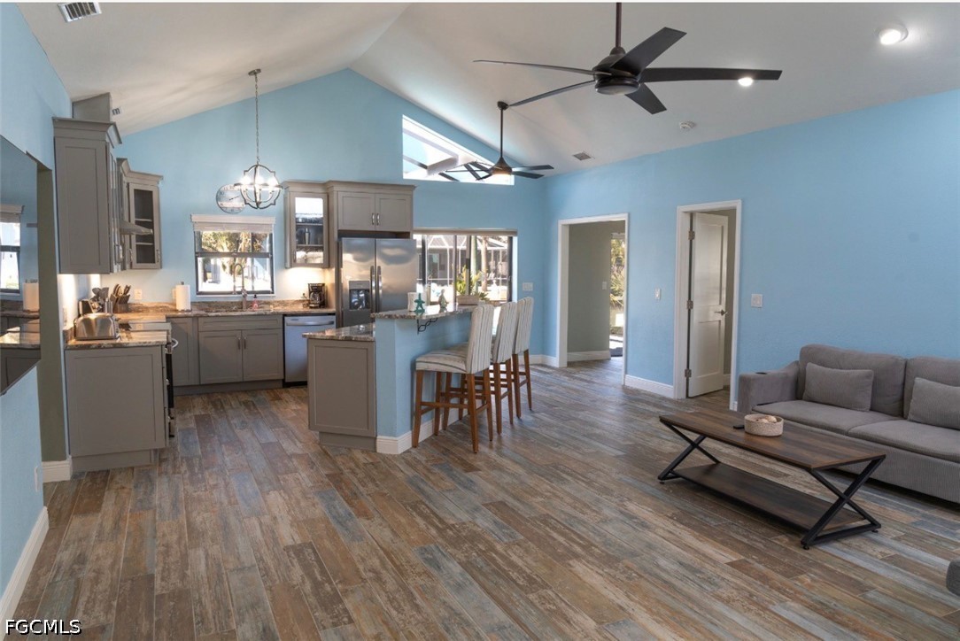 323 Washington Court