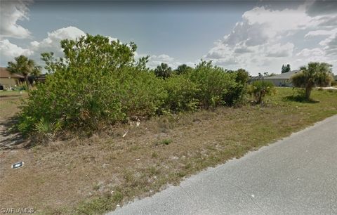 A home in PORT CHARLOTTE
