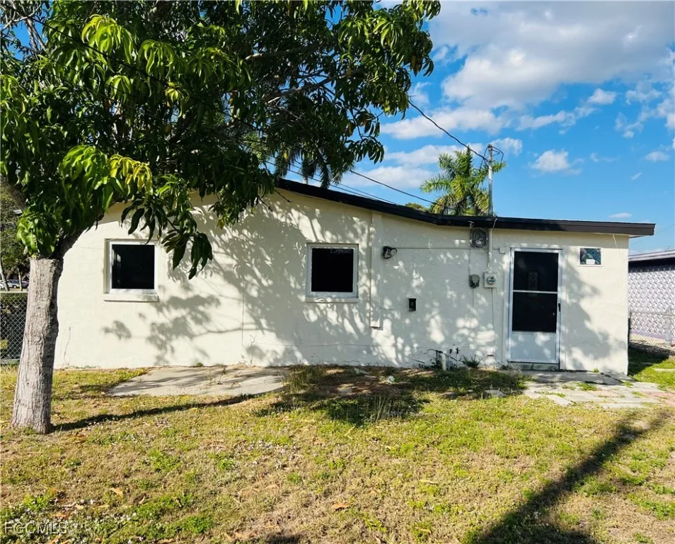 Fort Myers, Florida 33916, United States, 3 Bedrooms Bedrooms, ,1 BathroomBathrooms,Residential,Active,250114