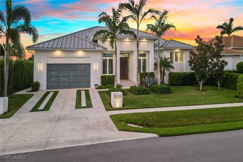 A home in MARCO ISLAND