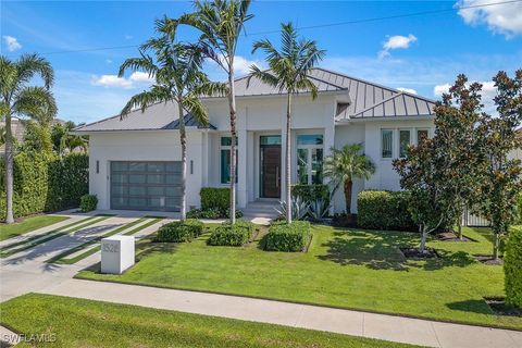 A home in MARCO ISLAND