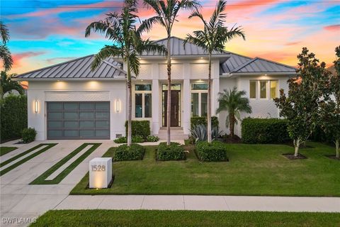 A home in MARCO ISLAND