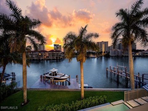 309 Neapolitan Way Naples FL 34103