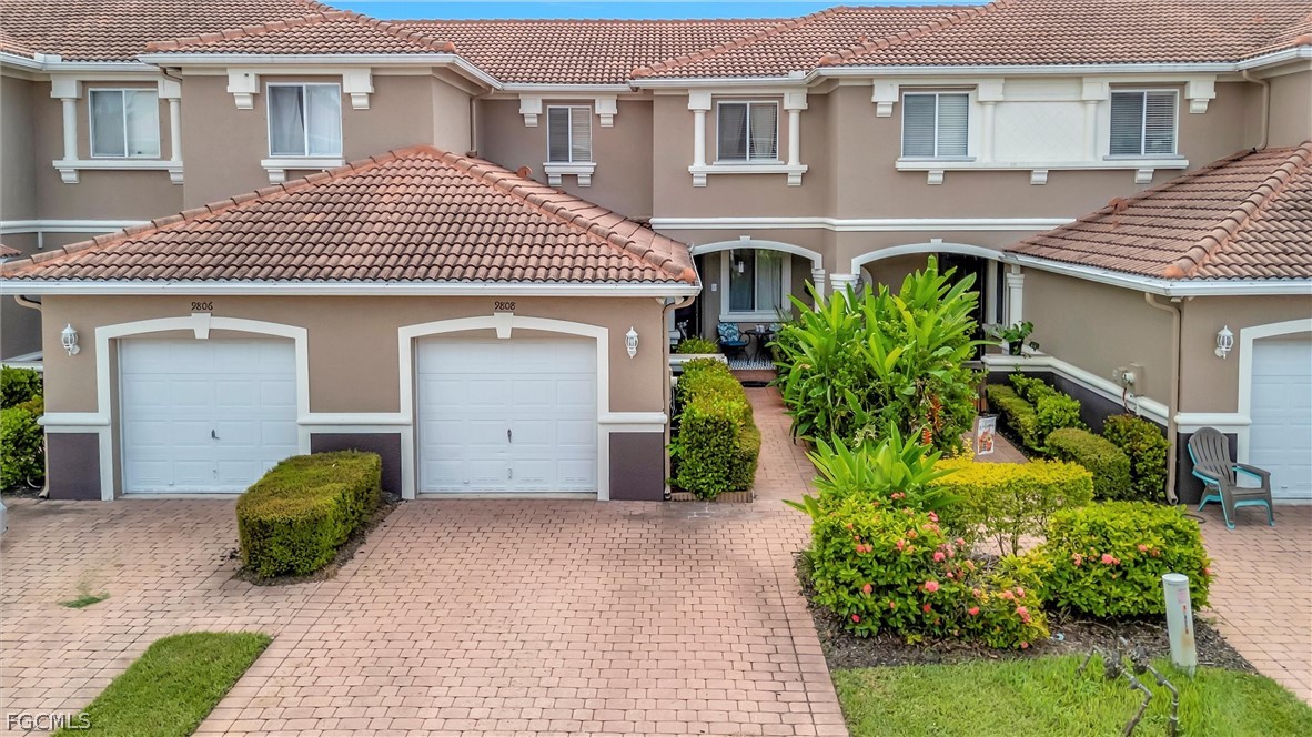 9808 Roundstone Circle