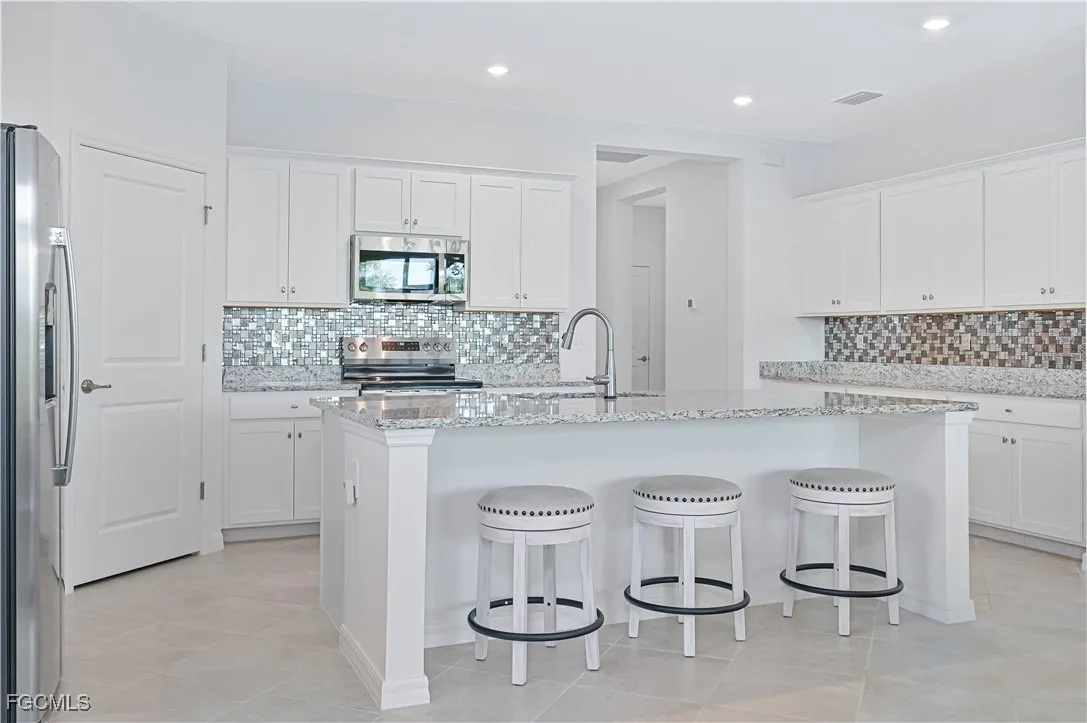 Alva, Florida 33920, United States, 3 Bedrooms Bedrooms, ,3 BathroomsBathrooms,Residential,Pending,250499