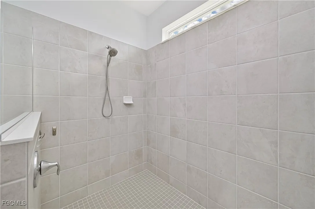 Alva, Florida 33920, United States, 3 Bedrooms Bedrooms, ,3 BathroomsBathrooms,Residential,Pending,250499