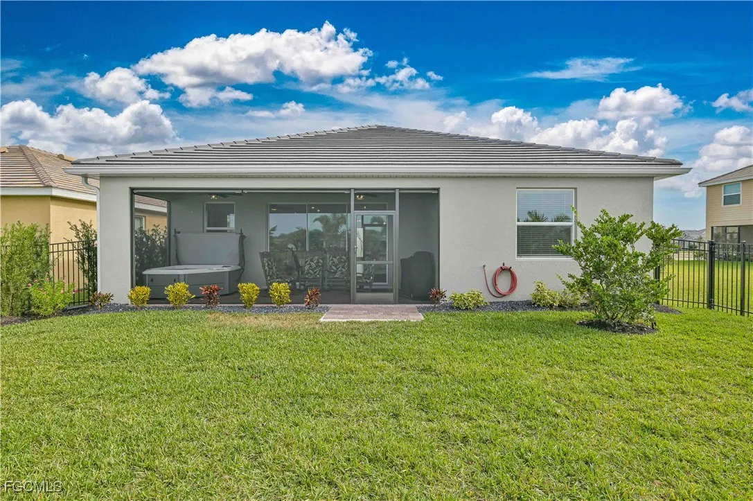 Alva, Florida 33920, United States, 3 Bedrooms Bedrooms, ,3 BathroomsBathrooms,Residential,Pending,250499