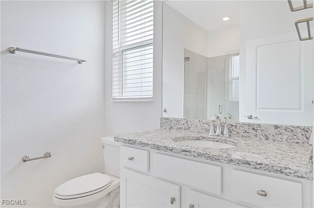 Alva, Florida 33920, United States, 3 Bedrooms Bedrooms, ,3 BathroomsBathrooms,Residential,Pending,250499