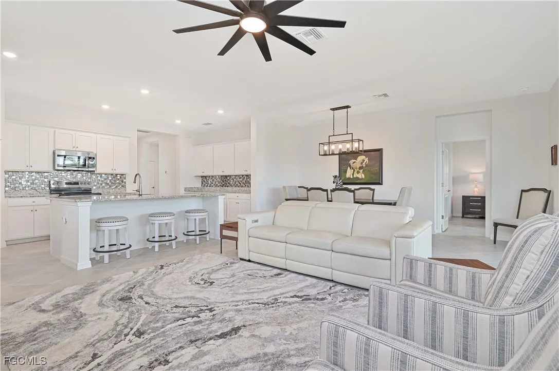 Alva, Florida 33920, United States, 3 Bedrooms Bedrooms, ,3 BathroomsBathrooms,Residential,Pending,250499