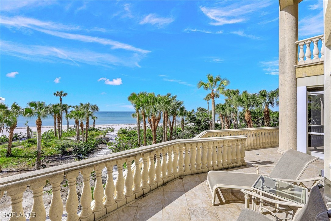 7425 Bay Colony Drive