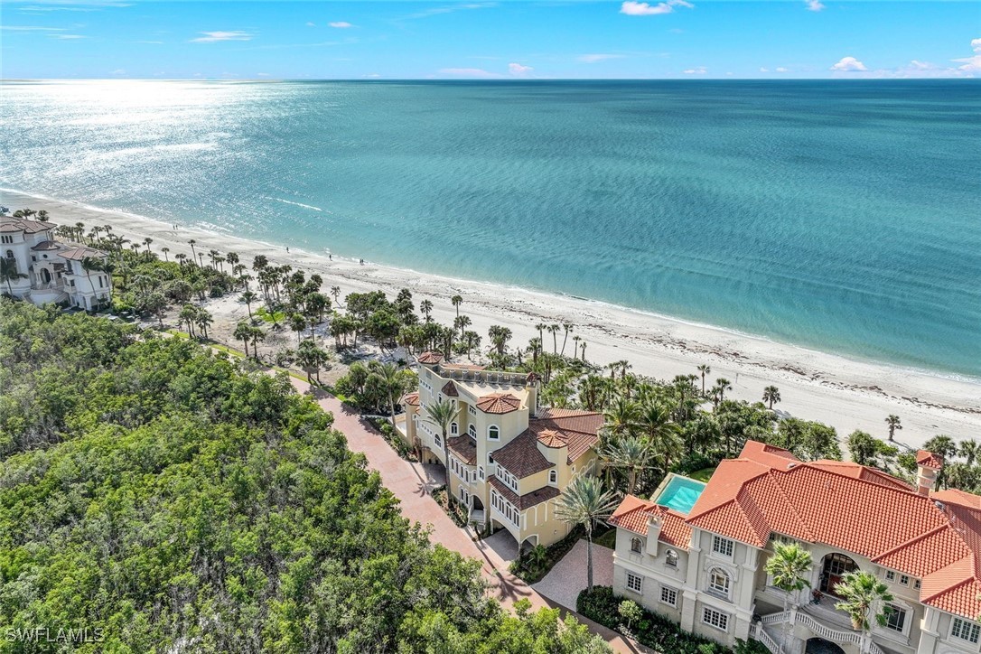 7425 Bay Colony Drive