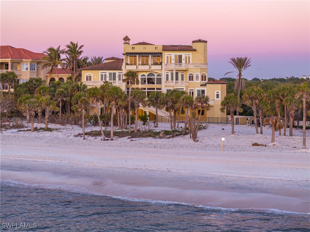 7425 Bay Colony Drive