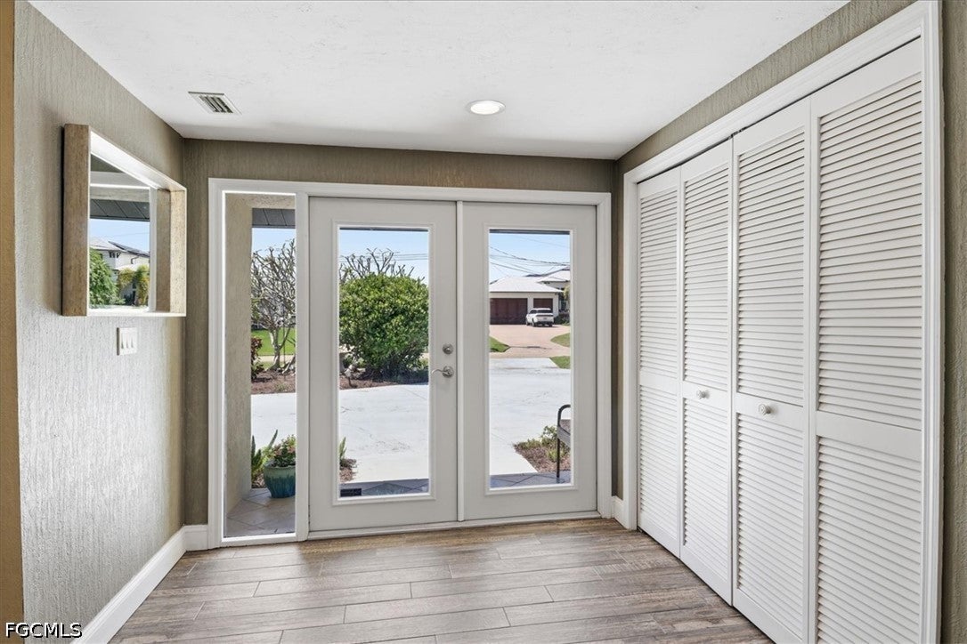 1812 Coral Circle
