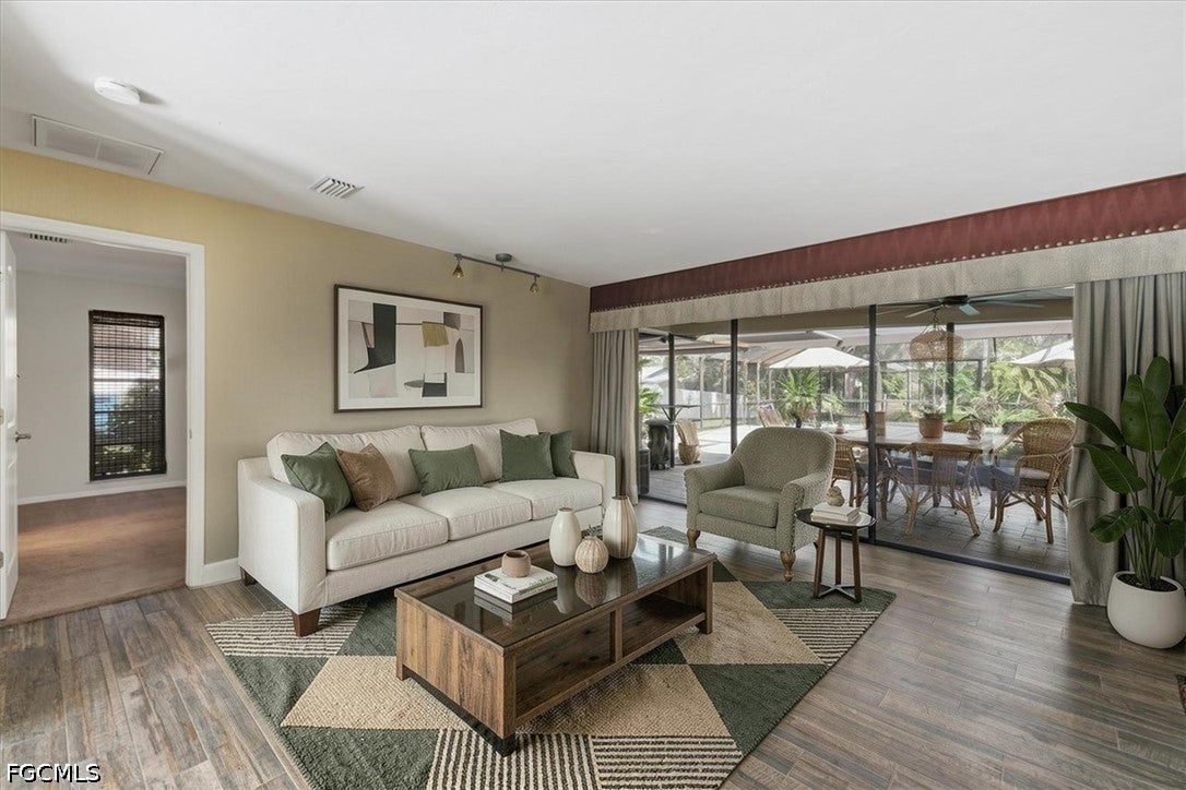 1812 Coral Circle