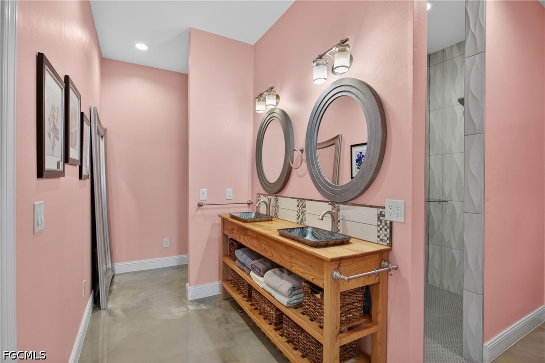 Matlacha, Florida, 33993, United States, 5 Bedrooms Bedrooms, ,4 BathroomsBathrooms,Residential,Active,2038621