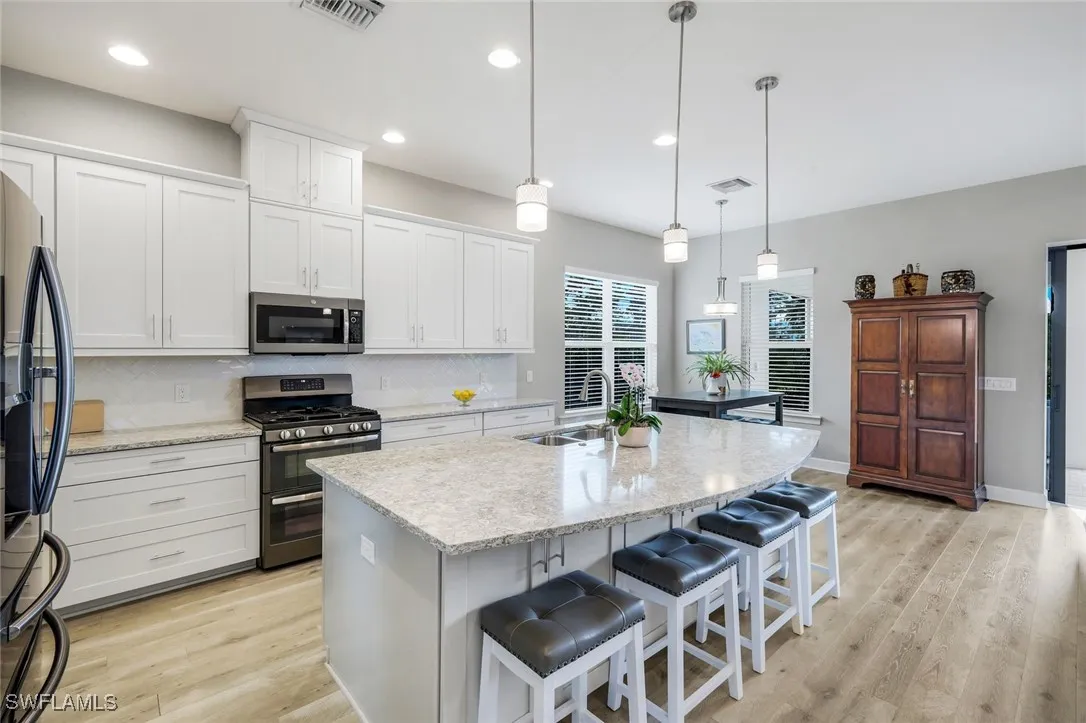 Fort Myers, Florida 33908, United States, 2 Bedrooms Bedrooms, ,3 BathroomsBathrooms,Residential,Active,228253