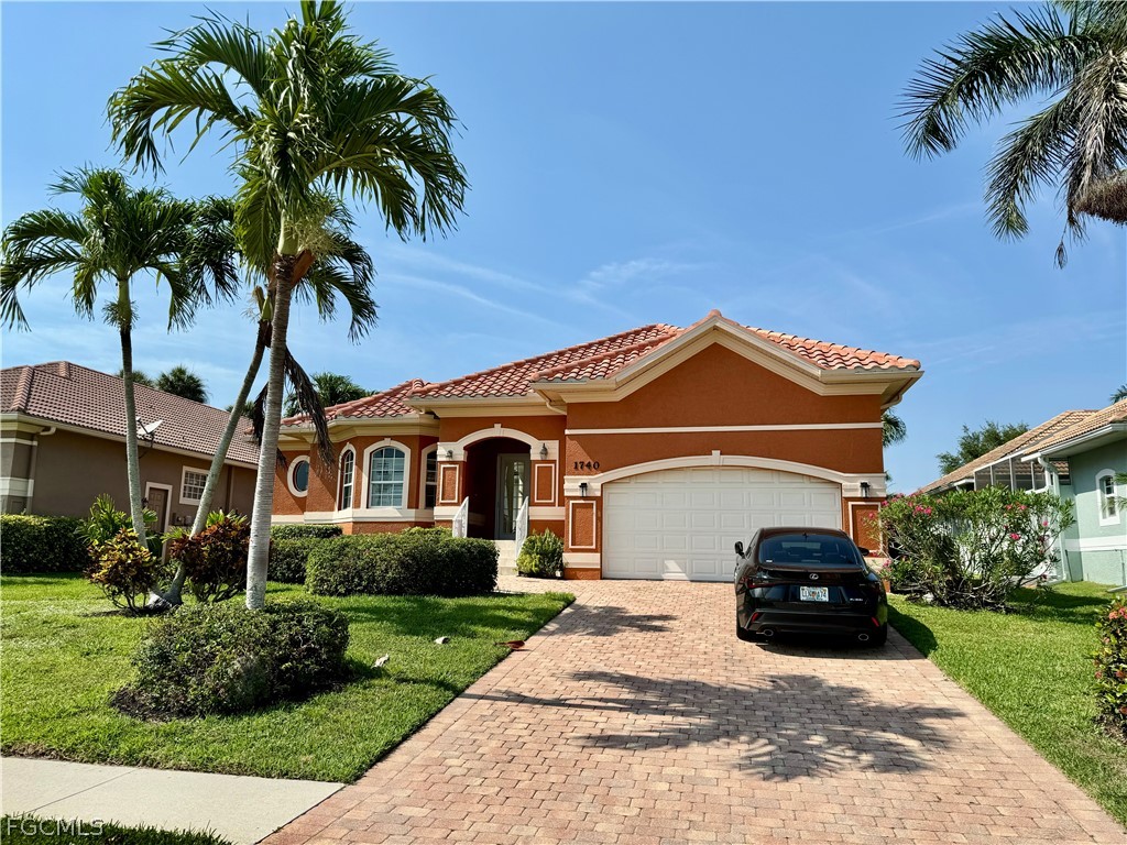 Mediterranean / spanish-style house with a front l