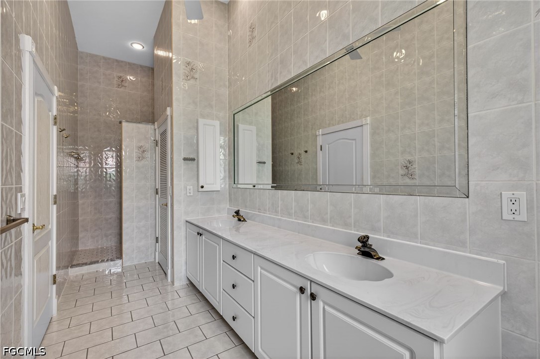 North Fort Myers, Florida, 33903, United States, 4 Bedrooms Bedrooms, ,6 BathroomsBathrooms,Residential,Active,2039010