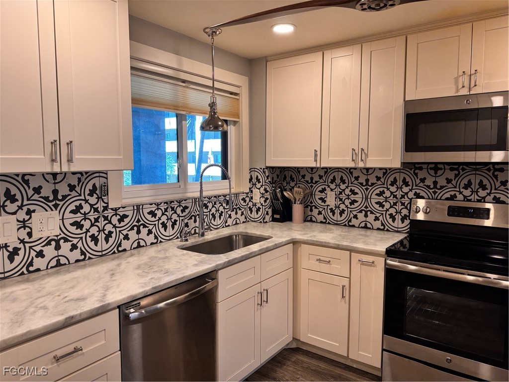 2121 Collier Avenue 220