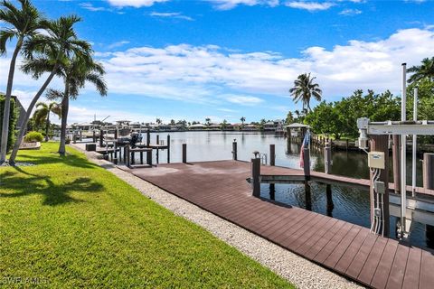 A home in MARCO ISLAND