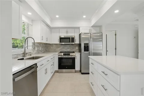 2203 SE Santa Barbara Place, Cape Coral, FL 33990 - MLS#: 225037759