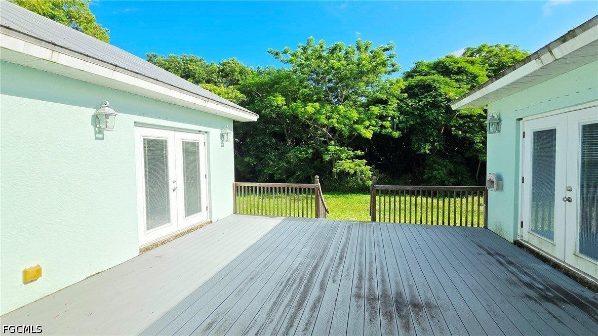 1227 Mangrove Lane