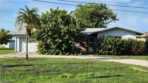 Photo of 5201 Glade Court NE, Cape Coral, FL 33904 (MLS # 2026035358)