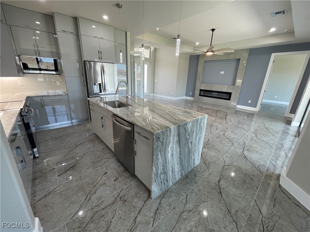 102 SW 36th Place