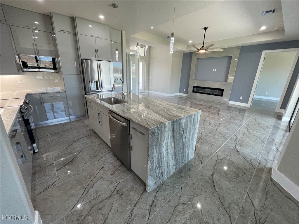 102 SW 36th Place