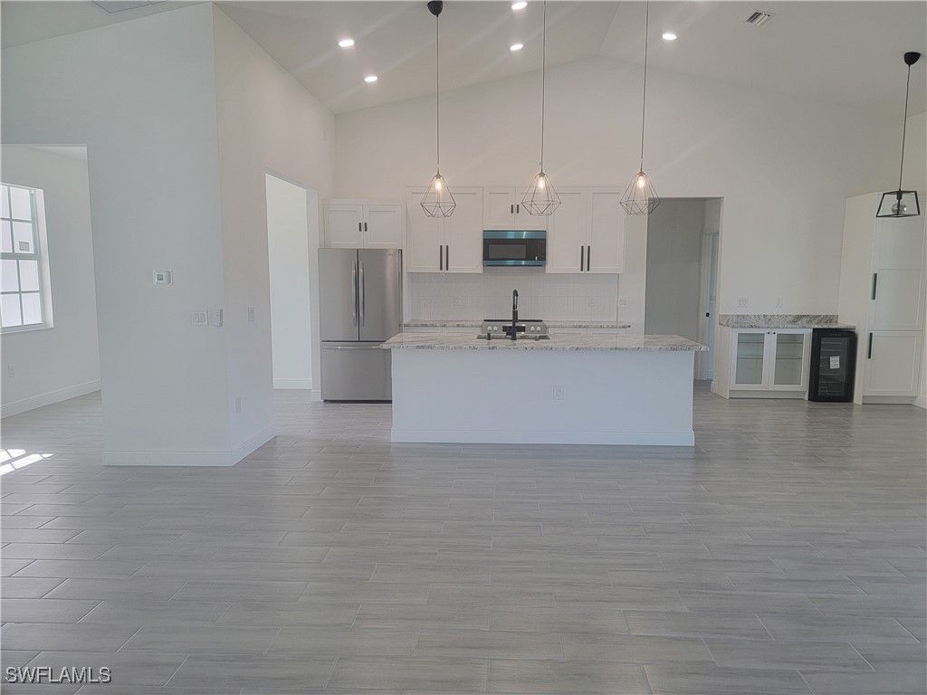 listing image 0