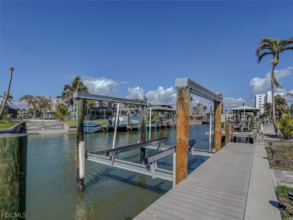 8327 Estero Boulevard