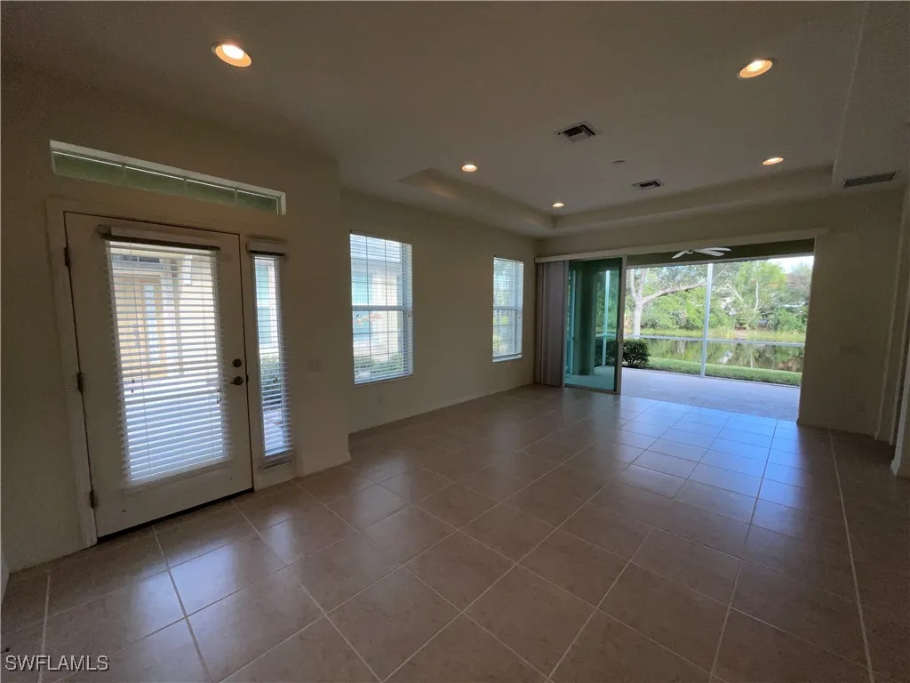 Fort Myers, Florida 33919, United States, 2 Bedrooms Bedrooms, ,2 BathroomsBathrooms,Residential,Pending,20388