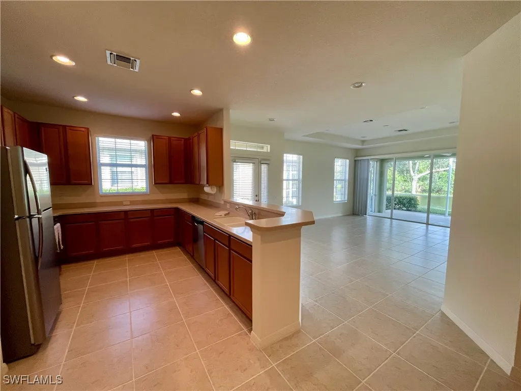 Fort Myers, Florida 33919, United States, 2 Bedrooms Bedrooms, ,2 BathroomsBathrooms,Residential,Pending,20388