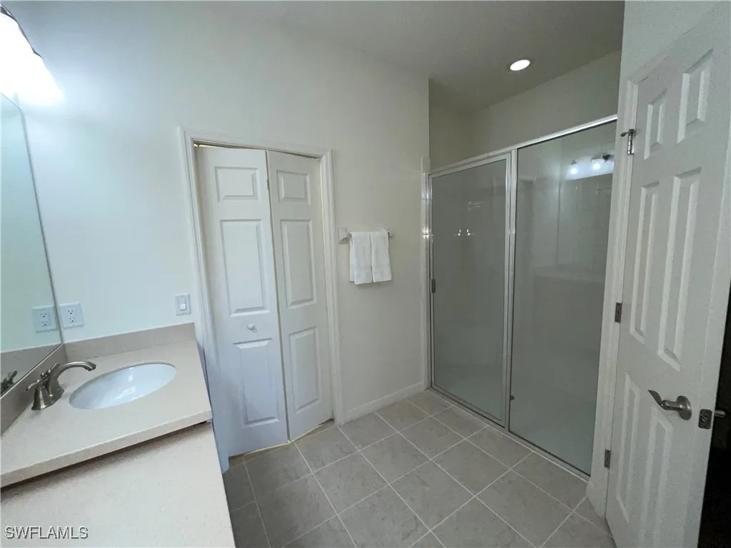 Fort Myers, Florida 33919, United States, 2 Bedrooms Bedrooms, ,2 BathroomsBathrooms,Residential,Pending,20388