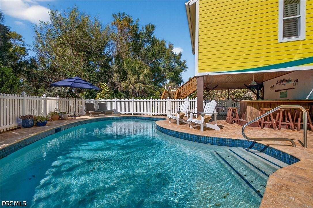 6143 Castaways Lane