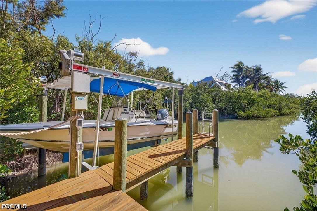 6143 Castaways Lane