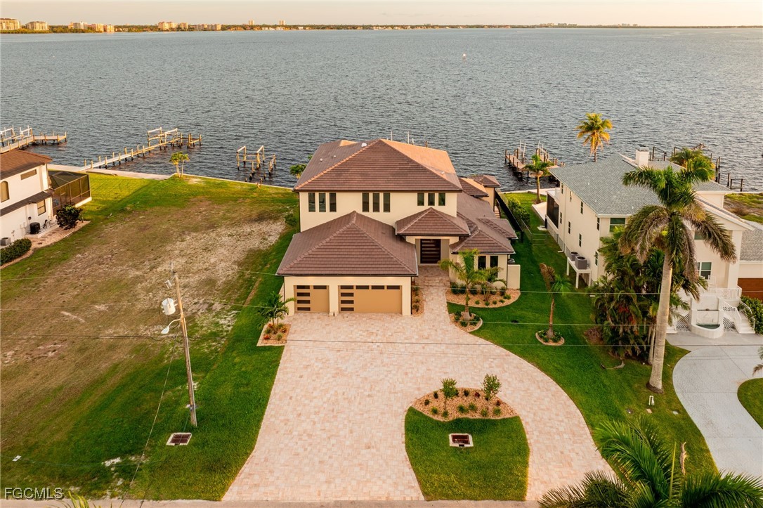 1024 Dolphin Drive
