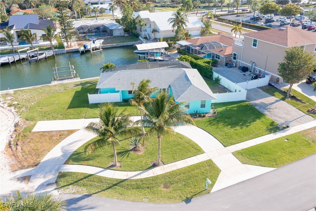 Birds eye view of property featuring a residential