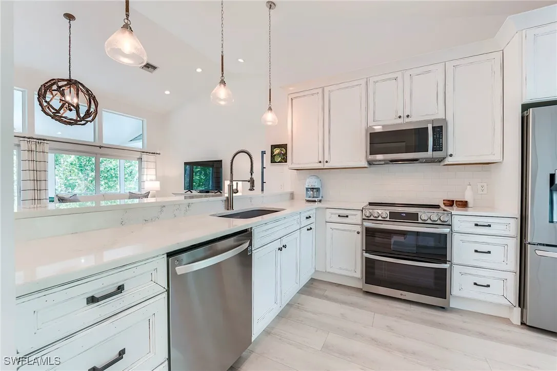 Sanibel, Florida 33957, United States, 3 Bedrooms Bedrooms, ,2 BathroomsBathrooms,Residential,Active,134916