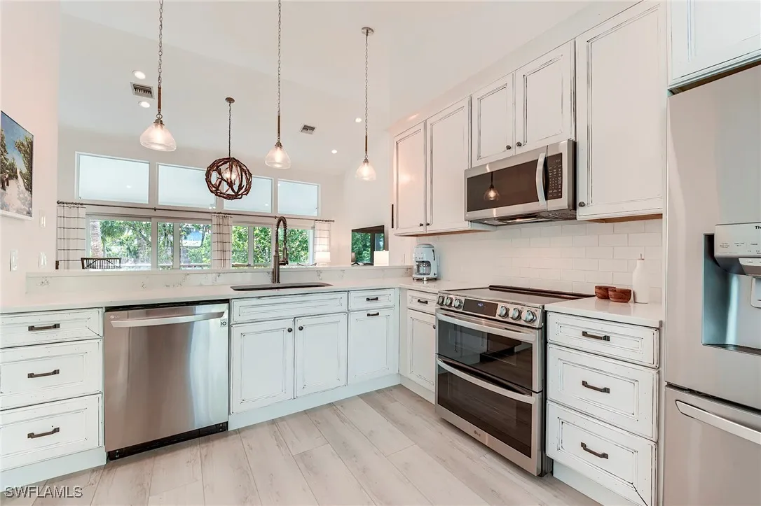 Sanibel, Florida 33957, United States, 3 Bedrooms Bedrooms, ,2 BathroomsBathrooms,Residential,Active,134916