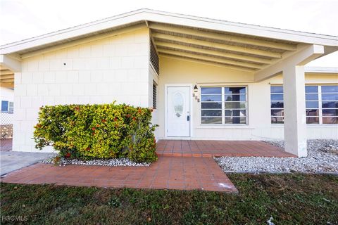275 LAKEVIEW Drive North Fort Myers FL 33917