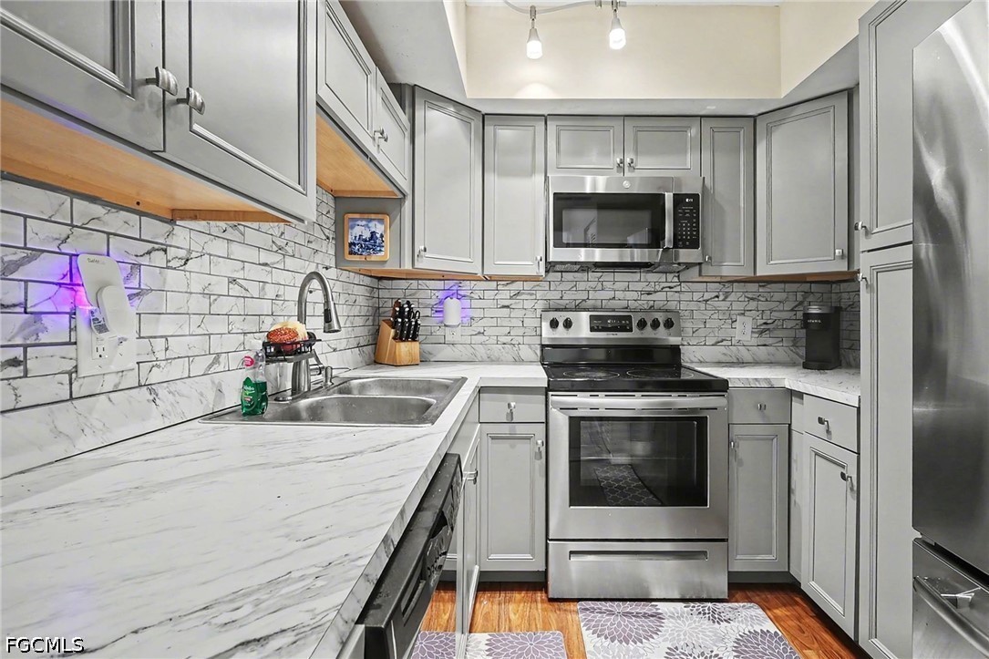 13403 Broadhurst Loop