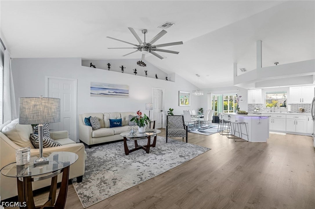 28 SW 21st Avenue