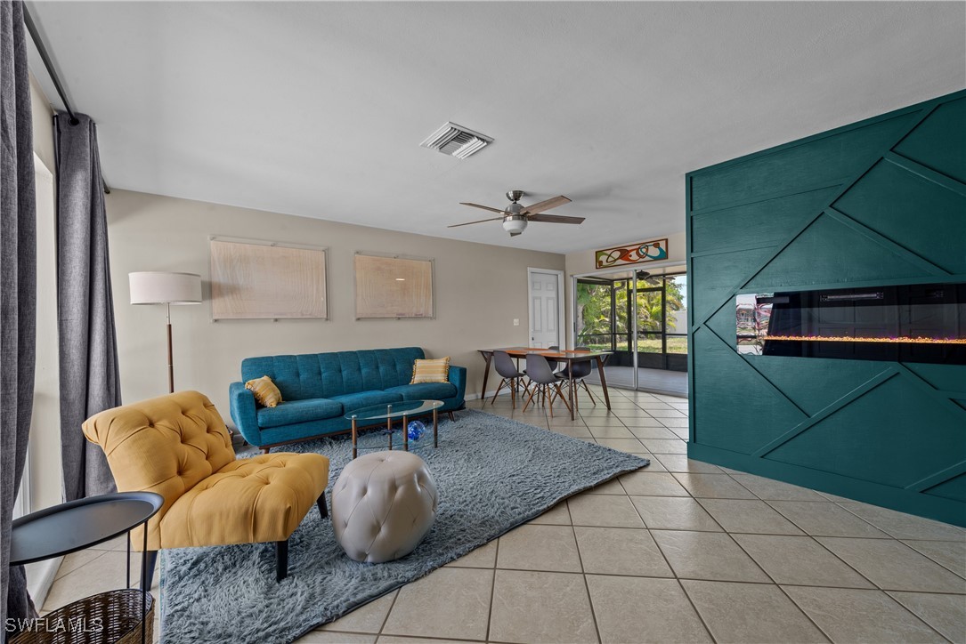 3824 SE 10th Place