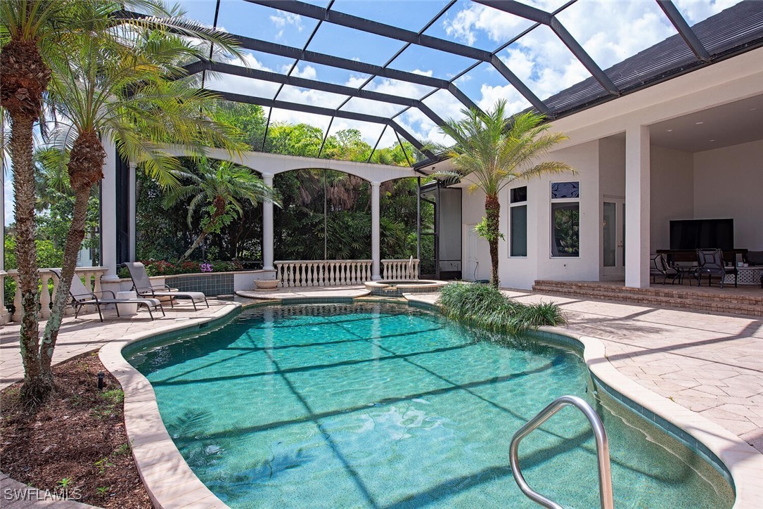 1633 CHINABERRY Way