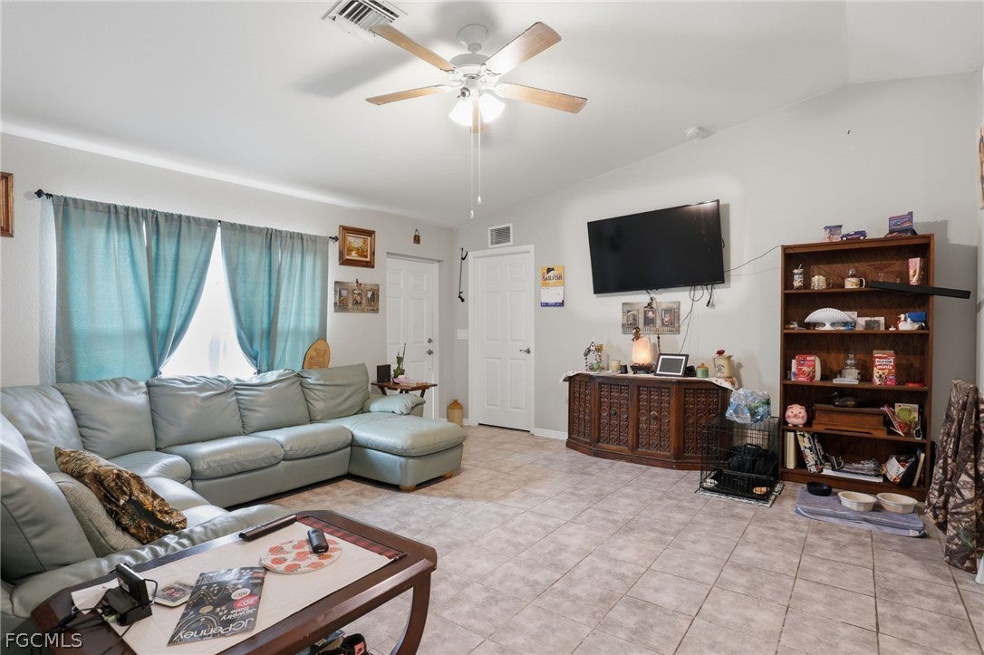 6031 N Moss Circle