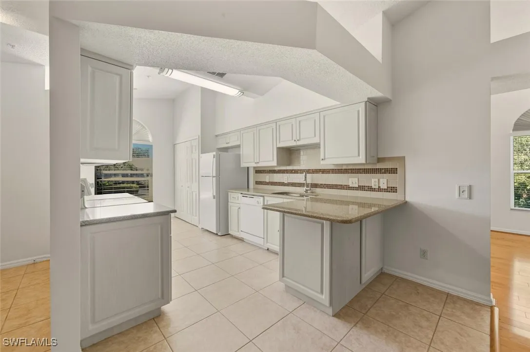 Bonita Springs, Florida 34134, United States, 2 Bedrooms Bedrooms, ,2 BathroomsBathrooms,Residential,Active,246129