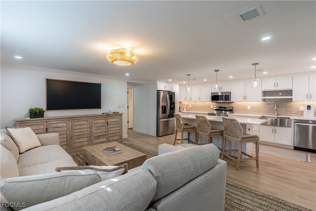 503 Broad Avenue S 503